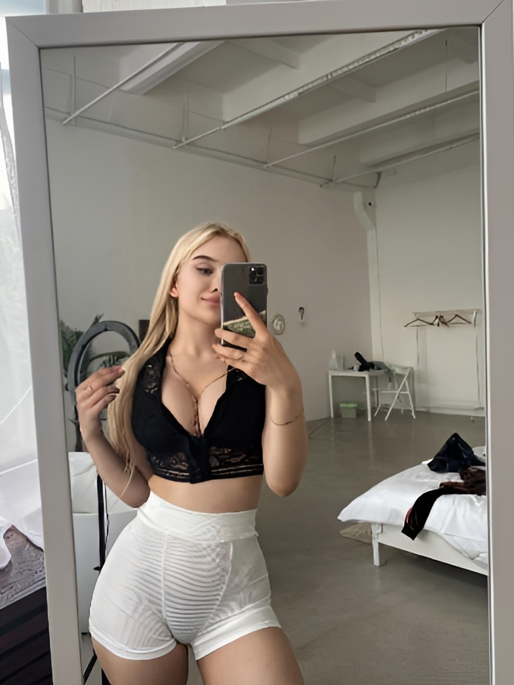 Виктория привлекальеная девушка из Джанкой цена от 5000 руб