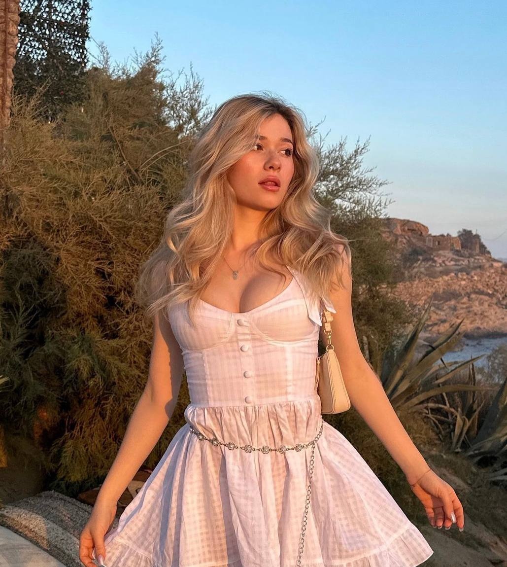 Настенька привлекальеная девушка из Джанкой цена от 3000 руб