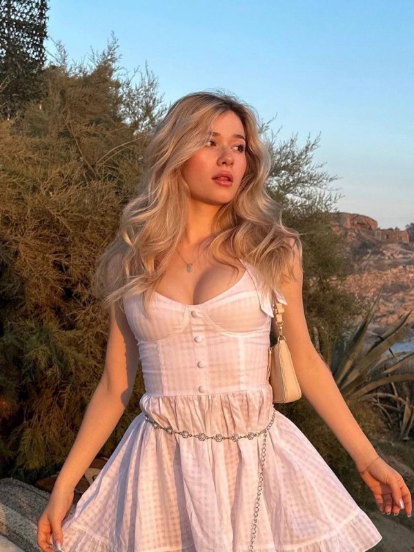 Настенька привлекательная девушка из Джанкой цена от 3000 руб